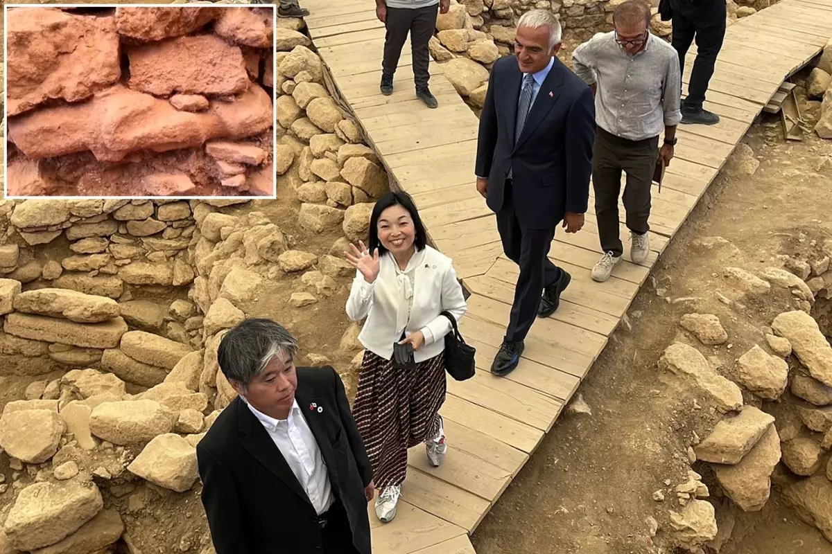 bakan ersoy gobeklitepede neolitik cagin rituellerine isik tutacak insan heykeli bulundu YrppUSMl