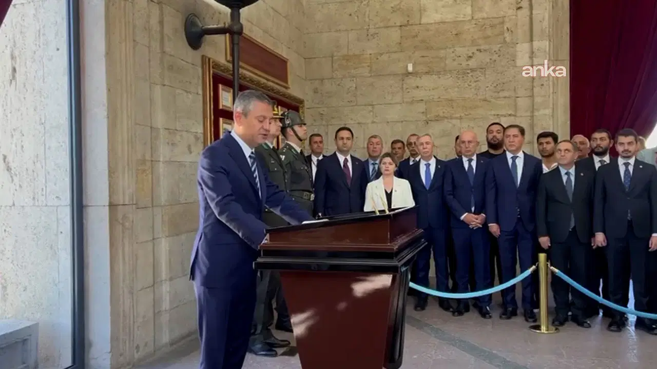 chp 102 yasinda ozgur ozel anitkabirde bugun agir saldirilar altinda olan partimizi ne olursa olsun savunacagiz DtrWKb8r