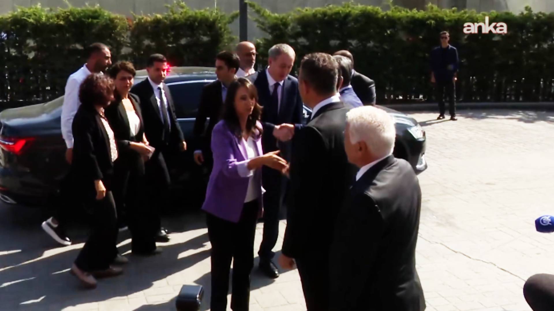 dem parti es genel baskanlarindan ozele destek ziyareti eski istanbul il baskanligina gittiler PatQFFKb