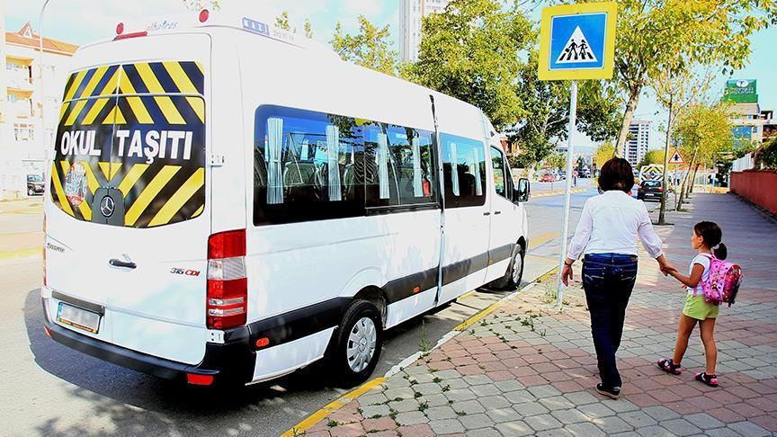 istanbulda okul servis ucretlerine zam geldi en yakin mesafe 2 bin 605 lira Y3ITPNMh
