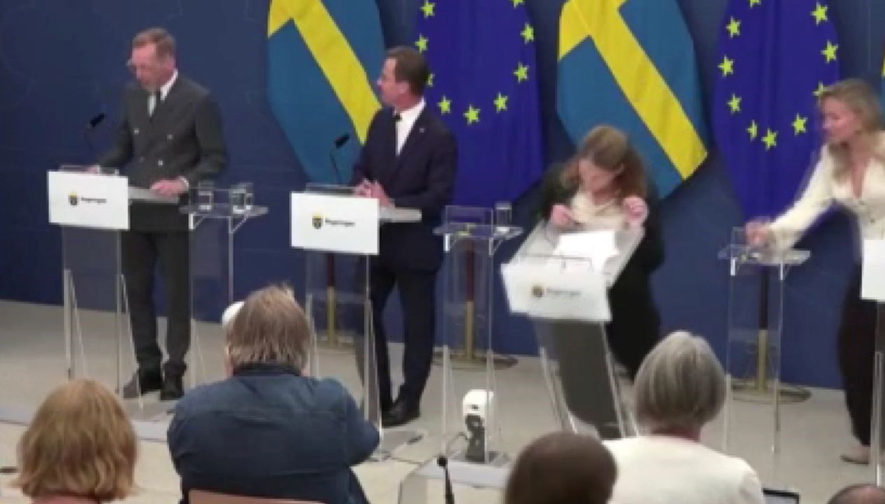 isvecli bakan basin toplantisinda bayildi saaqySSd