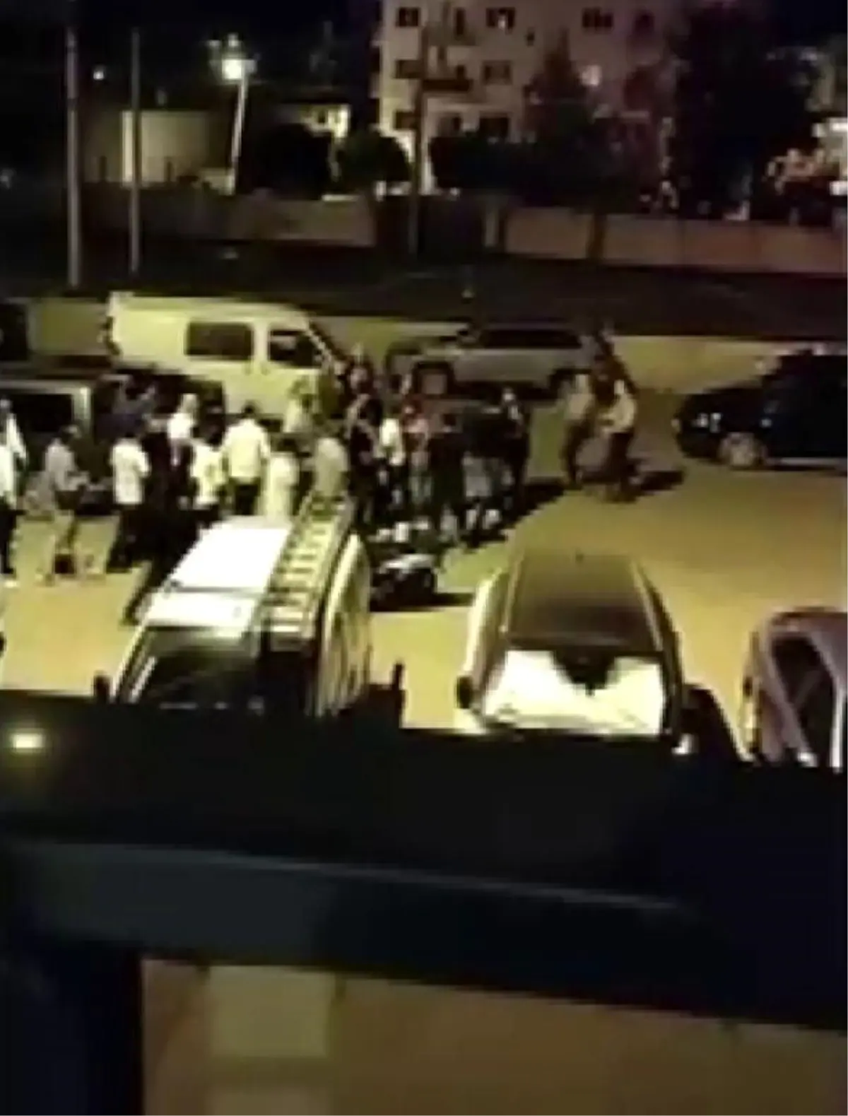 izmirde dugun salonunda polis saldirisi fx2p2PWi