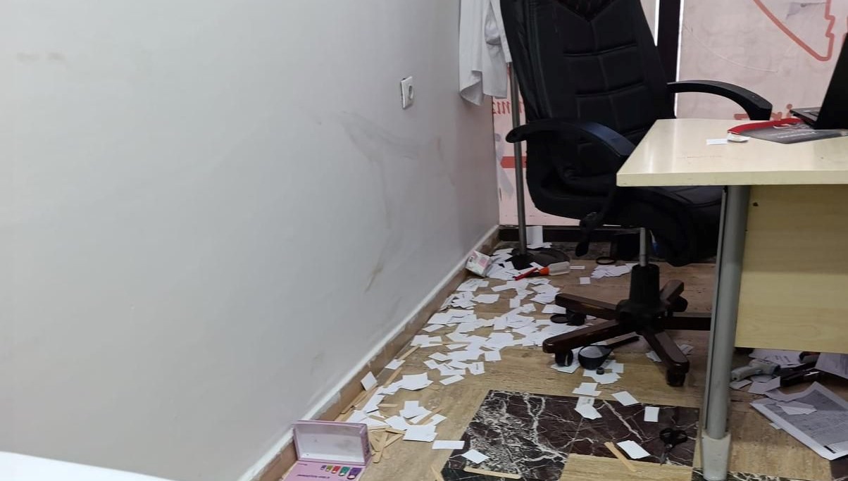 mardinde doktora saldiri sira beklemek istemedi ortaligibirbirine katti 57NUxS7f