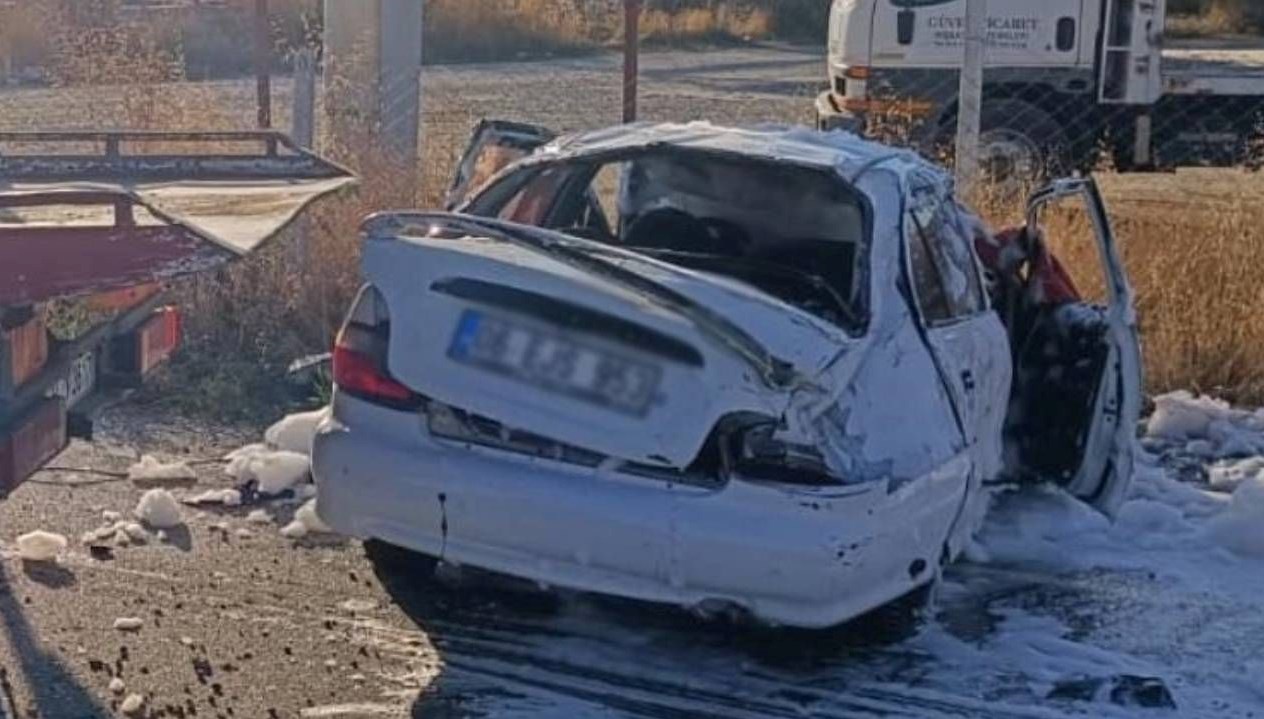 otomobil devrildi 5 kisi yaralandi GxGu6xOn