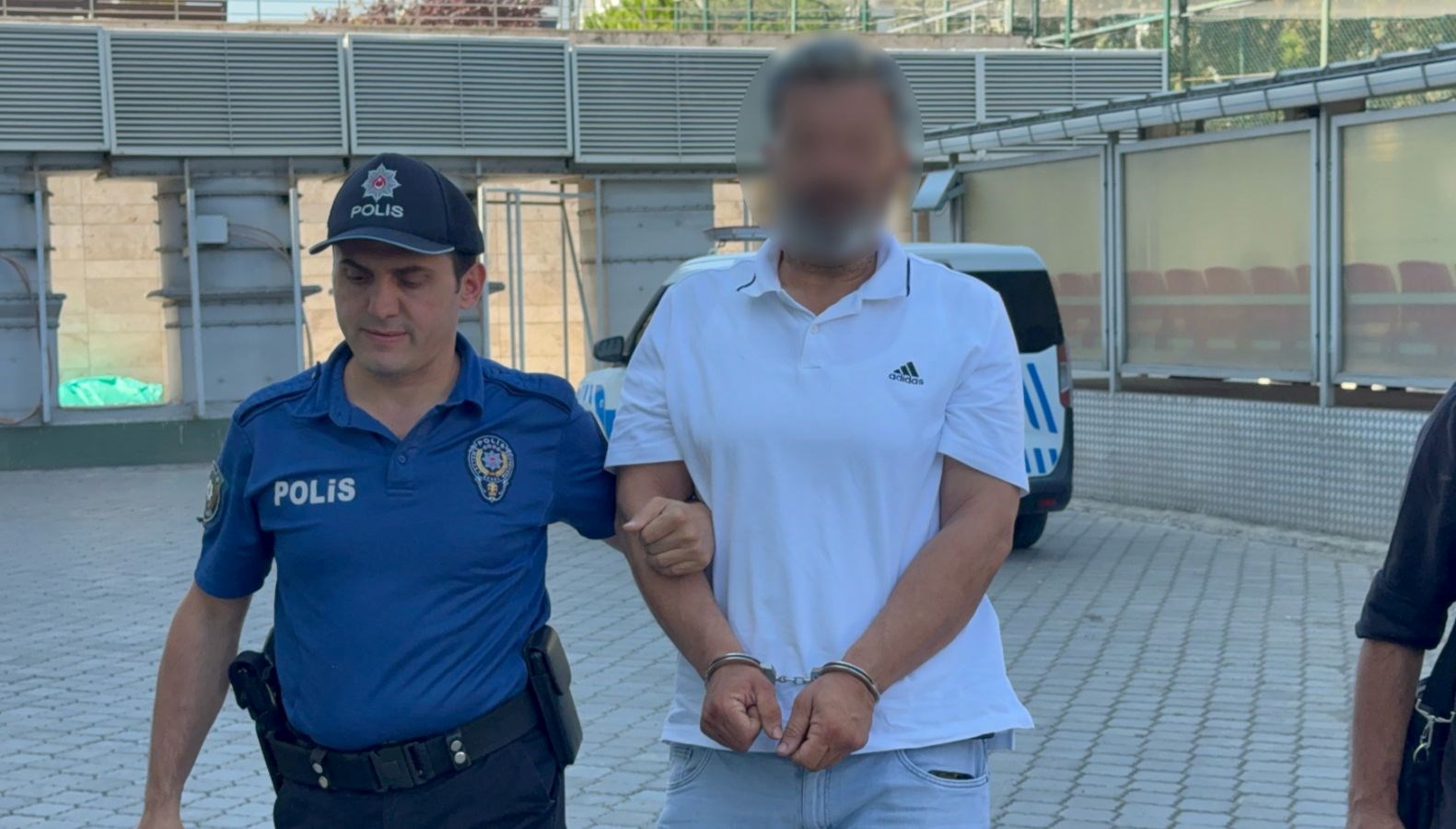 samsunda kiracisinin burnunu kiran ev sahibi tutuklandi PMtkfXGY