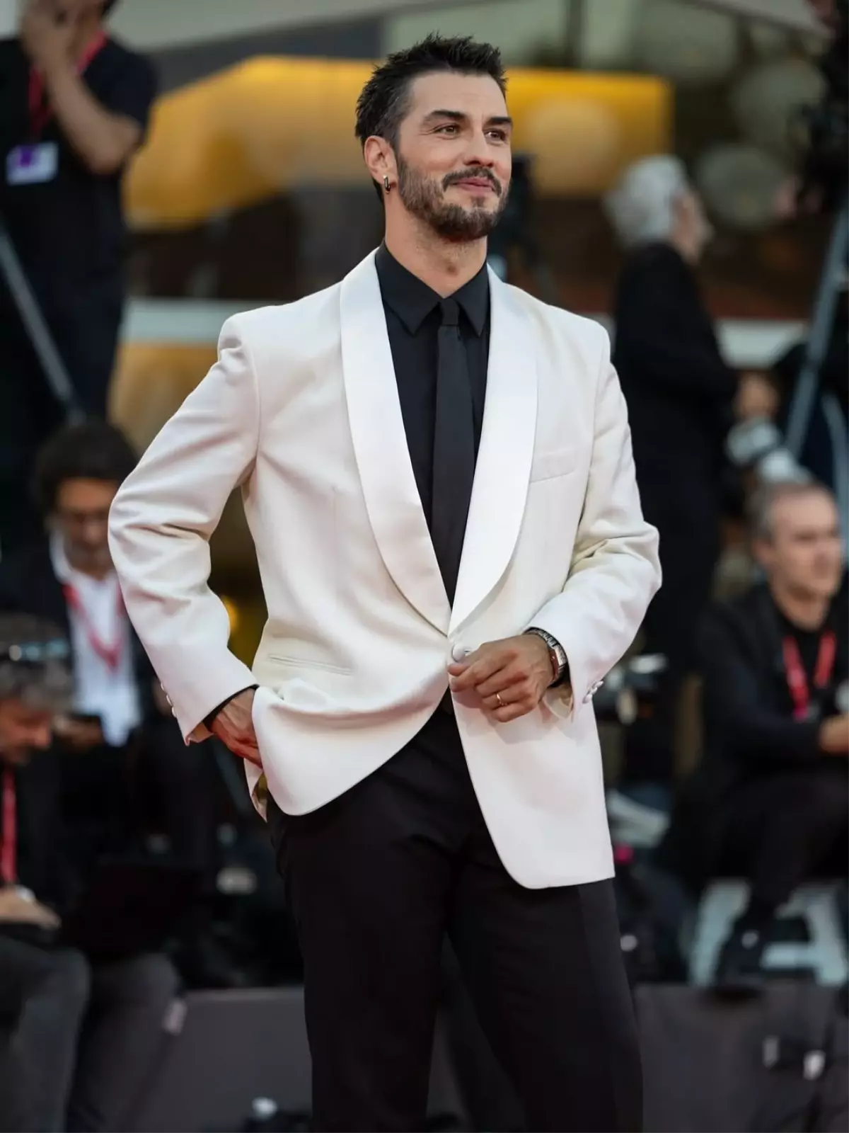 unlu oyuncu aras aydinin babasi vefat etti 95y7pknY