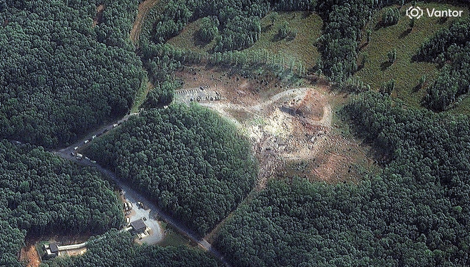 16 kisi oldu bina yok oldu abddeki patlamanin boyutu uydu goruntulerinde B6M3JeTU.jpg