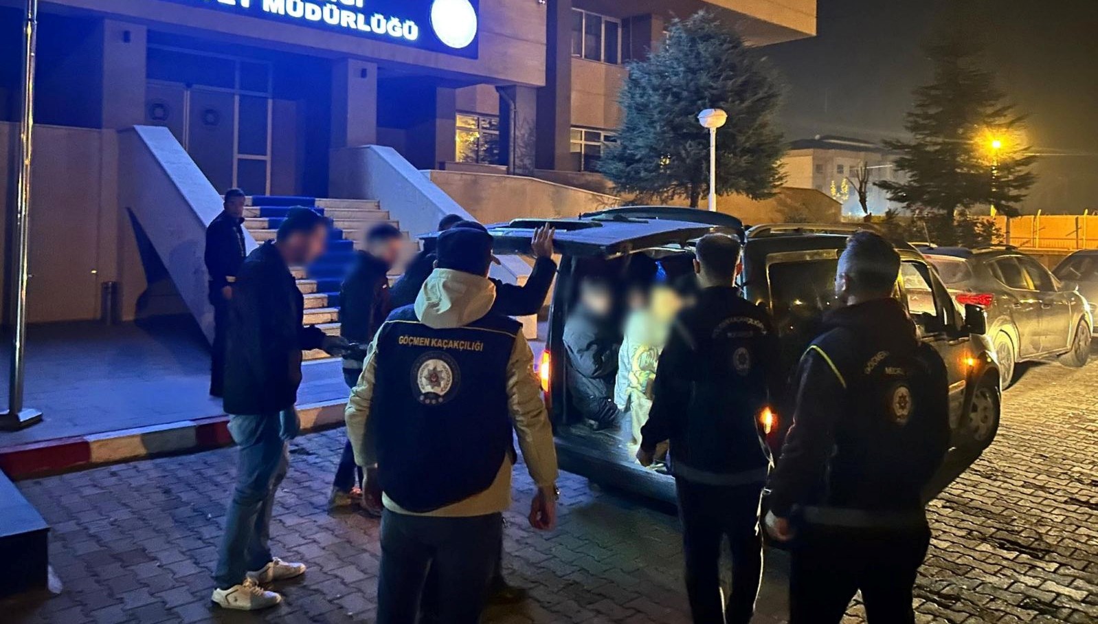 bagajdan 10 kacak gocmen cikti rjEqcQ6d.jpg