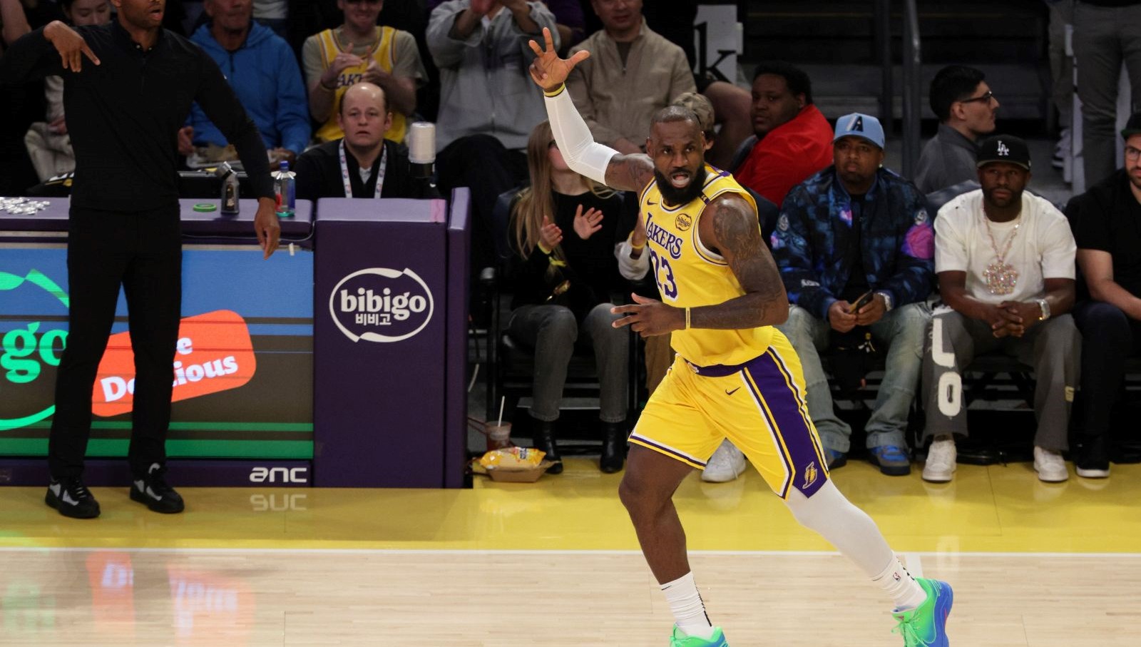 cin medyasi lebron jamesin konusmasini makale diye yayinlamisti tartisma suruyor 8kc6xnDM.jpg