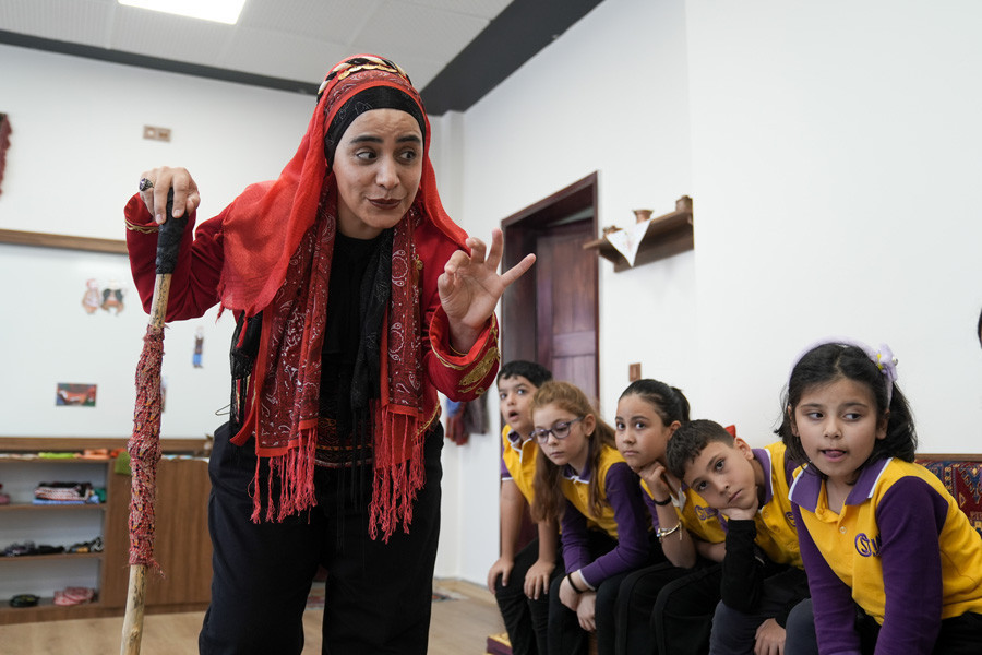 cocuklarimizi sahneye tasimak icin calistiriyoruz 5FHsAZIu.jpg