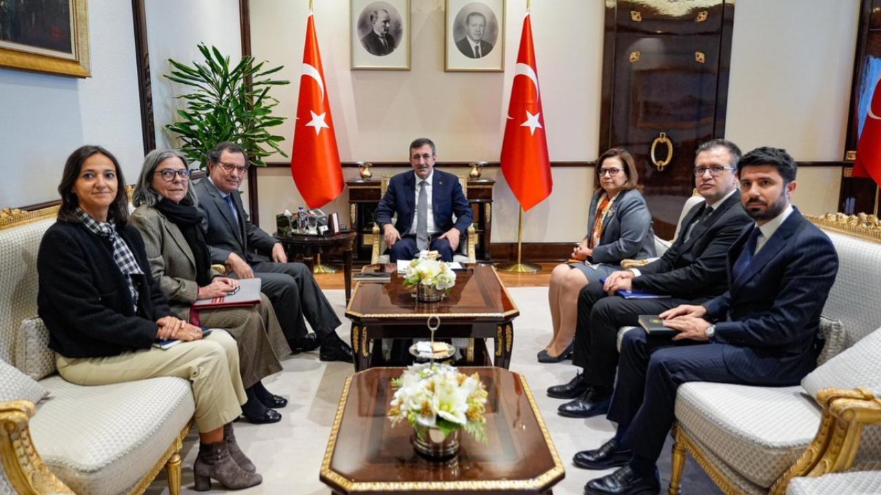 cumhurbaskani yardimcisi yilmaz manuel castro almeidayi kabul etti adkBFY4N.jpg