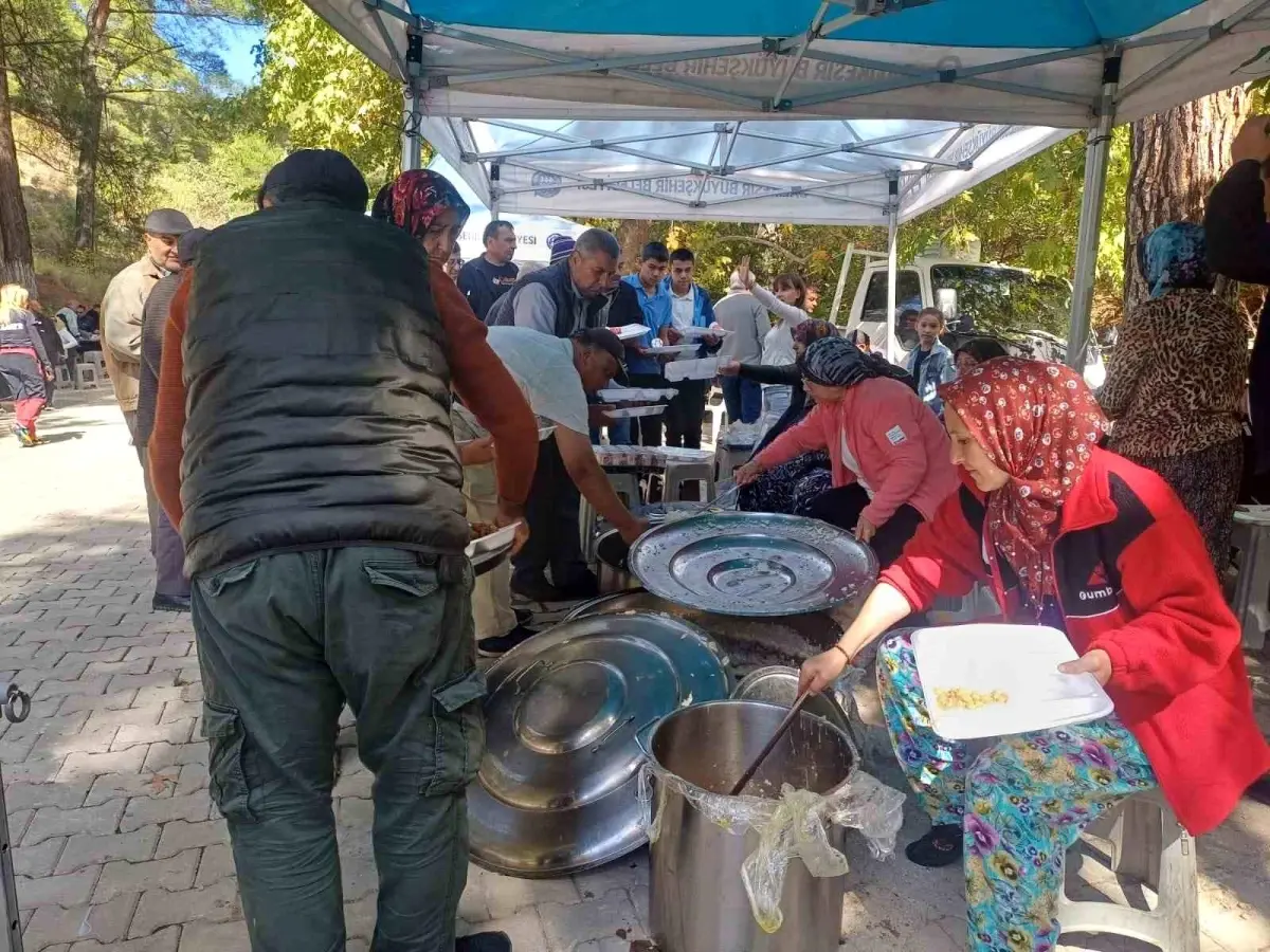 dereli mahallesinde geleneksel koy hayri etkinligi yogun katilimla gerceklesti 5KhiCPTm.jpg