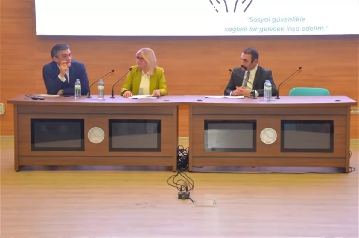 kaeude kayit disi istihdam konferansi duzenlendi CUX1UxJS