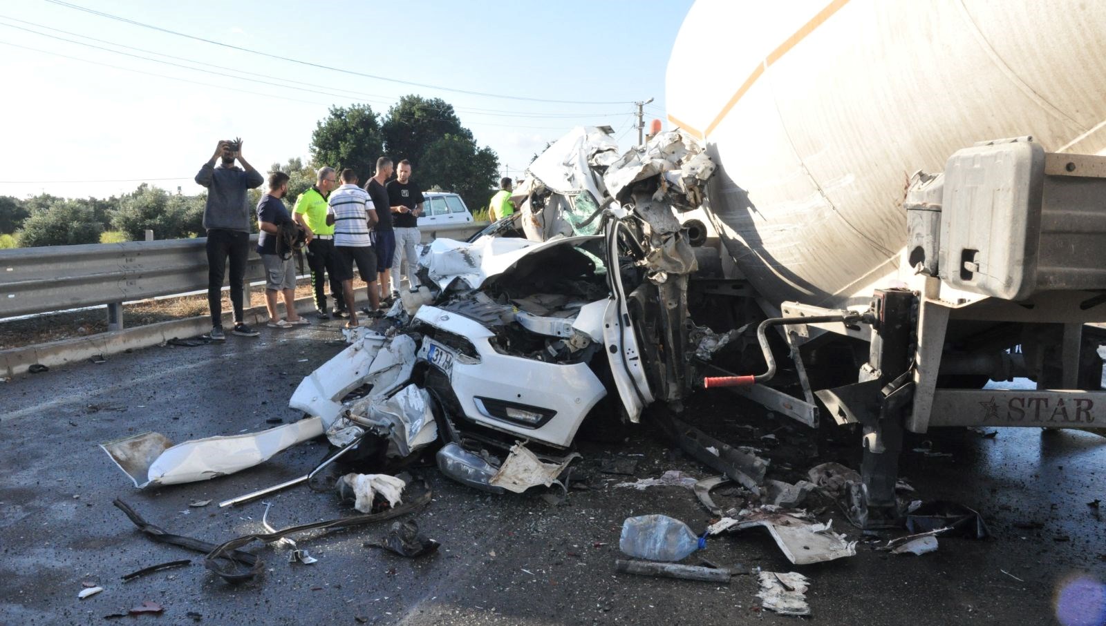 mersinde 3 araclik zincirleme kaza arac hurdaya dondu Z3N6Tqp9