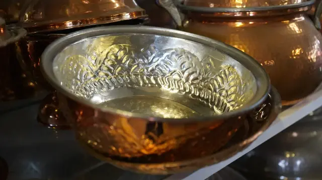 sofralardaki gizli tehlike yanlis kullanilan bakir kap zehirlenmelere yol acabilir Crv2IWTQ