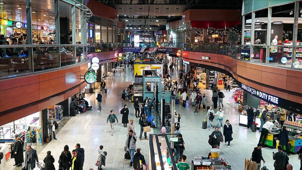 abdulkadir uraloglu havalimanlarinda 10 ayda 211 milyon yolcuya hizmet verildi yvvMXdXp.jpg