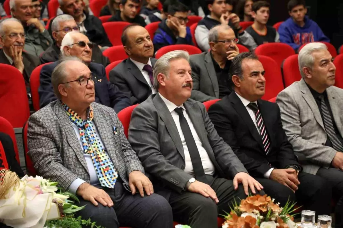 baskan-palancioglu-kayseri-lisesinde-kariyer-gunleri-programinda-genclerle-bir-araya-geldi-bUpbneIf.jpg