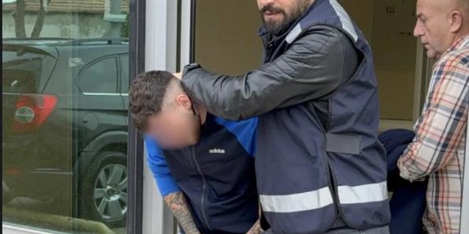 cezaevi ziyaretinden donen arkadasini bicakladi tutuklandi ge7HRnUy.jpg