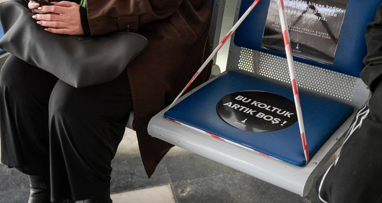 izmirde-dikkat-ceken-kare-bu-koltuk-artikbos-xaxdKNK5.jpg