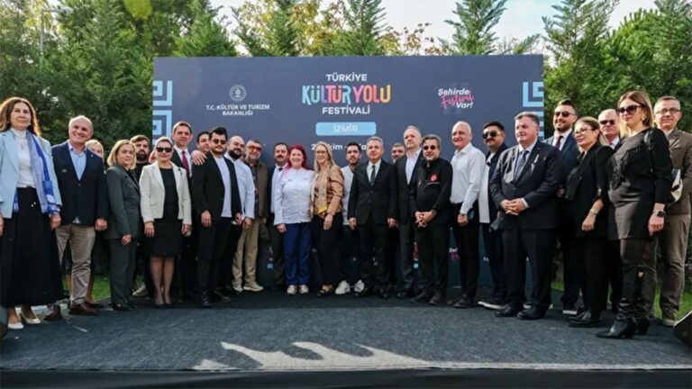 izmir-kultur-yolu-festivali-basladi-kSSkasBl.jpg