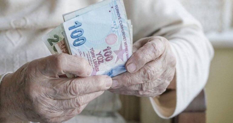 bankaya-borcu-olan-emekliye-kotu-haber-ayliginizin-hepsi-bloke-edilebilir-82jd5DOR