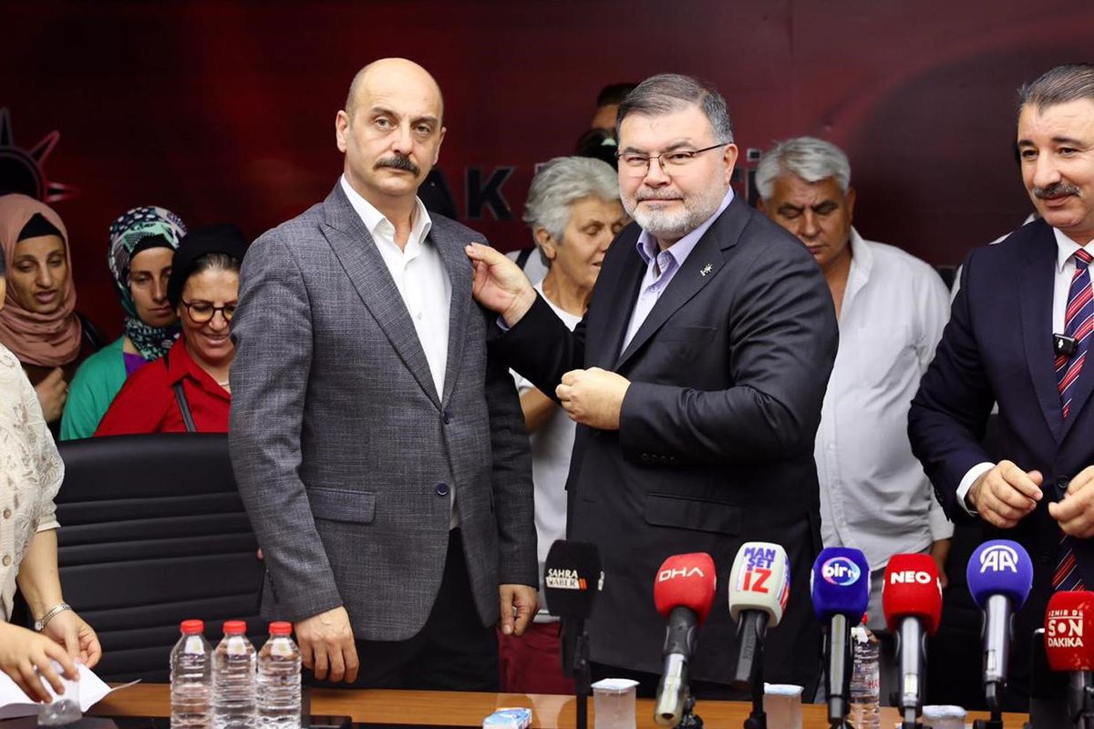AK Parti’ye İzmir’de 370 yeni üye katıldı